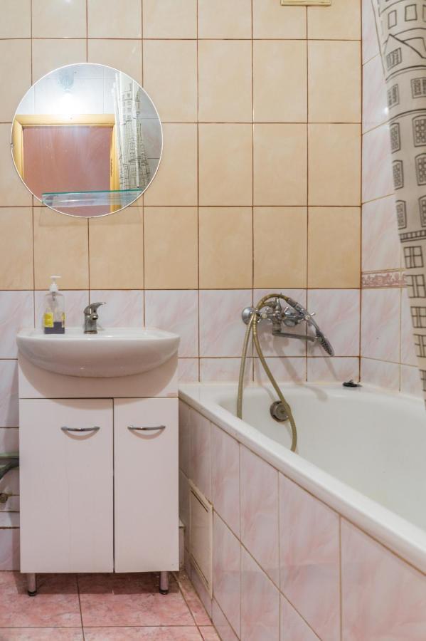 1 Комнатная Квартира По Улице Предславинская, 12 Kiev Extérieur photo